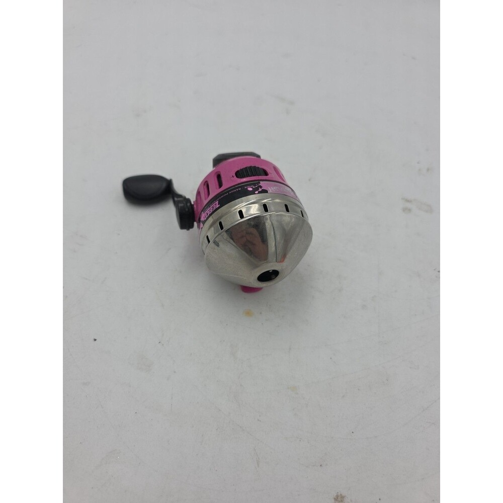 ZEBCO SPLASH PINK SPINCAST REEL